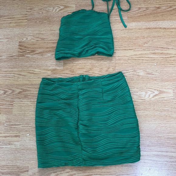 Shein mini skirt and matching halter top, new without tags, size small - Picture 6 of 9
